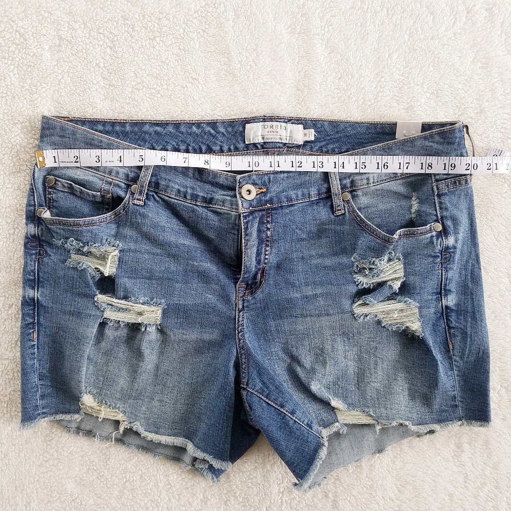 Torrid Destructed Jean Short 5 in. Inseam - Picture 8 of 8